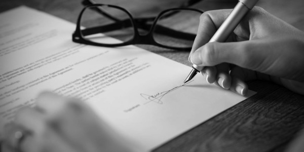 Constitución de Sociedades en Penedès i Garraf · Firma de Escrituras de Constitución en Notaría